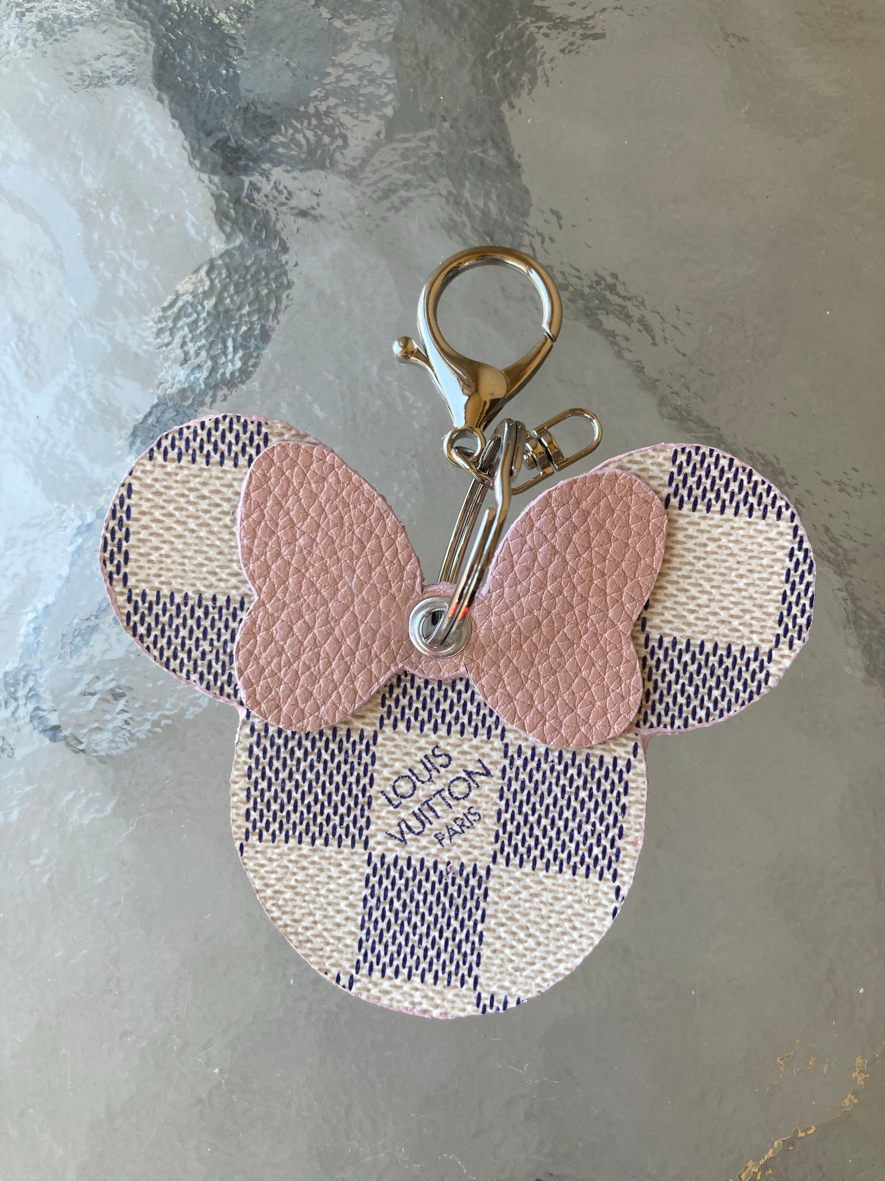 hypotese Hobart Lokomotiv Checkered minnie mouse charms – The Sims Shop